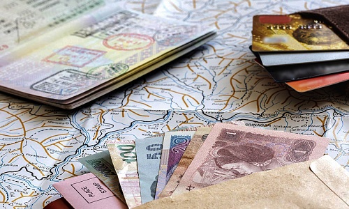 Карты, деньги и счета: наличные и пластик за границей